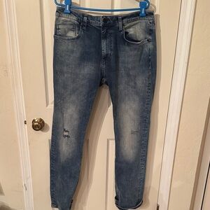 Casual Comfort Men's Relaxed Denim Jeans by Gongshow